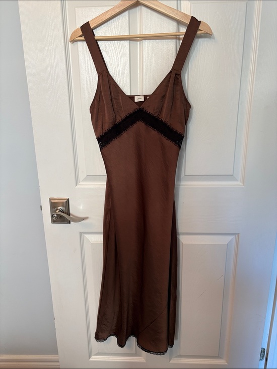 Wilfred Dresses & Skirts - Wilfred Satin Brown Slip Dress with Black Lace Trim